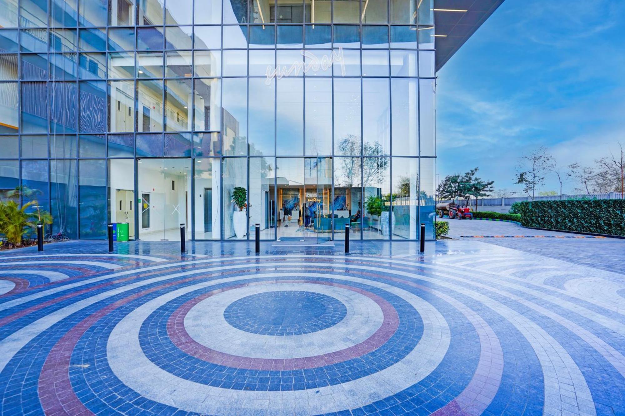 Sunday Hotels And Residences Gurgaon Luaran gambar