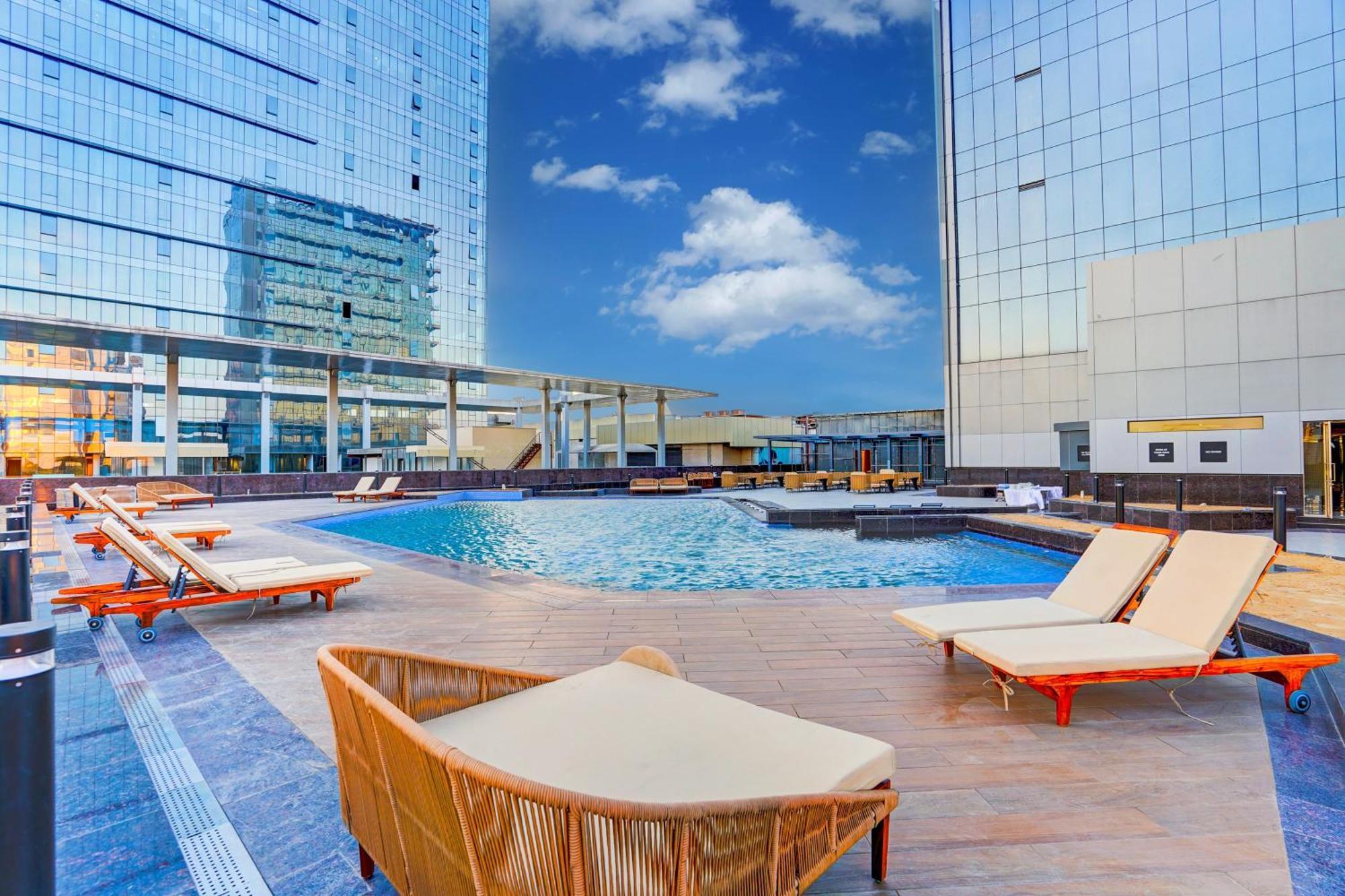 Sunday Hotels And Residences Gurgaon Luaran gambar